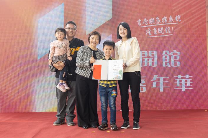 圖8-國家檔案館寫生比賽獲獎作品頒獎
