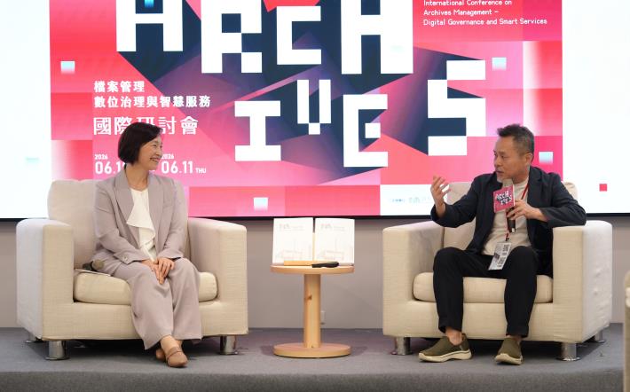 圖3-《國家檔案館》新書發表會-國家發展委員會檔案管理局局長林秋燕和郭英釗建築師熱_0.JPG
