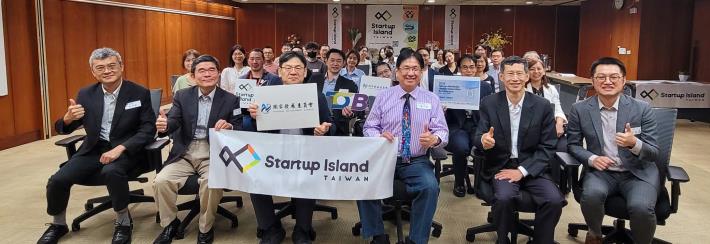 圖2、葉主委與第六屆SPH團隊及校友合照