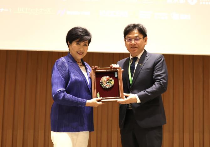 圖1：國發會葉主委與東京都小池百合子知事合影