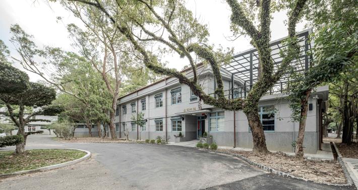 1.保存原建築外觀(歷史)特色，明亮乾淨。