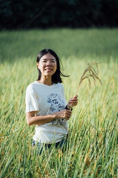 劉育育在擔任青培站的計畫主持人期間，創造苑裡共同工作空間，以群眾募資舉辦苑裡藝文季「海風季」。