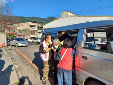 邱星崴長期深耕苗栗縣南庄鄉，推動幸福巴士完成在地交通運輸系統，服務居民日常接送以及遊客觀光需求。