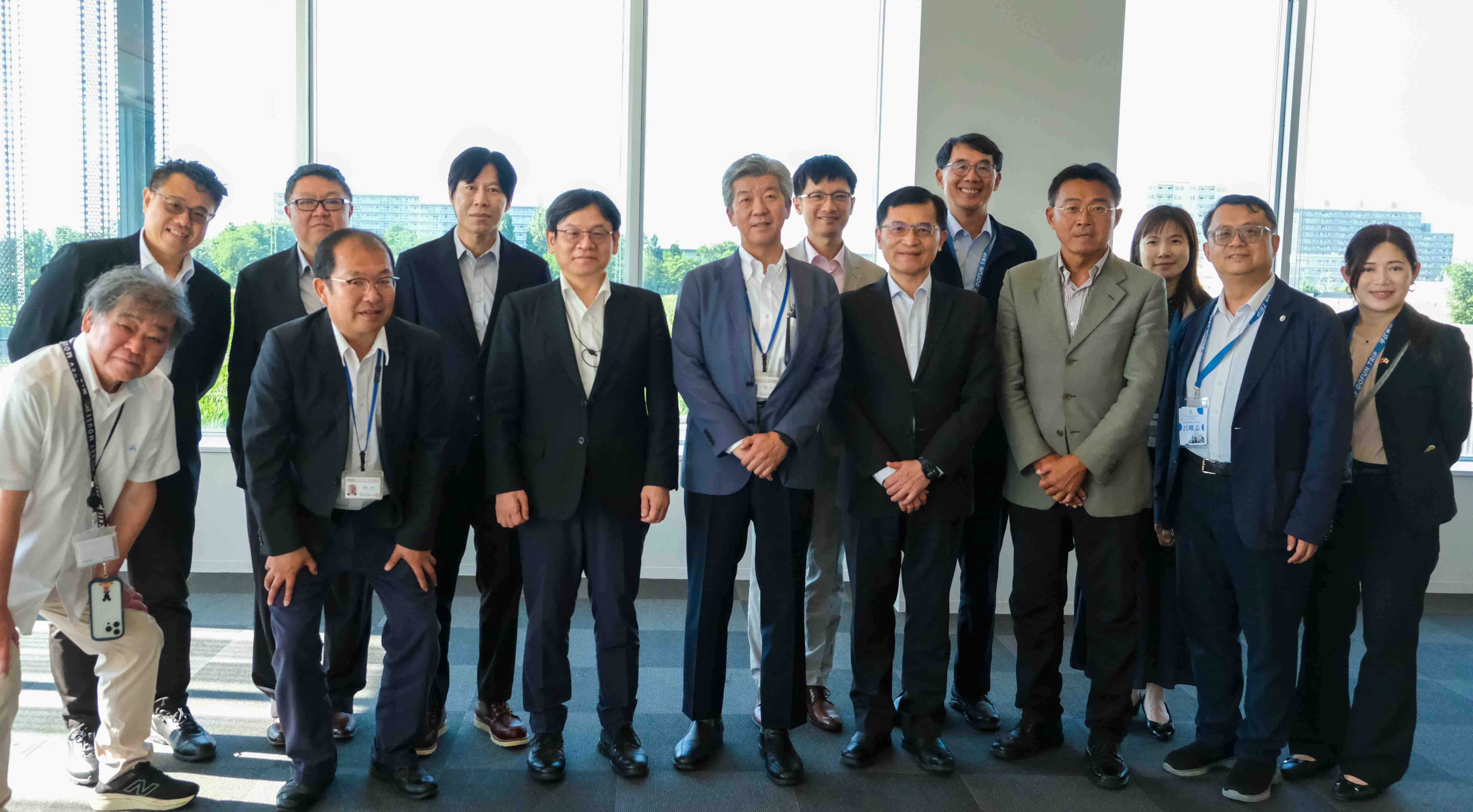 葉俊顯主委及何晉滄次長拜訪北海道大學產學地區協作機構。